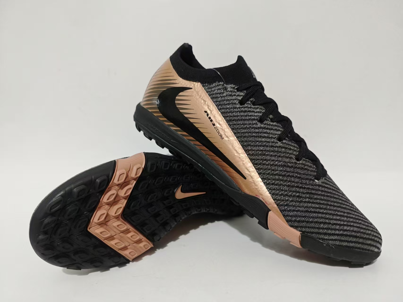 (Arrival 36-45) PREDATOR ACCURACY+ FG BOOTS SIZE:39-457