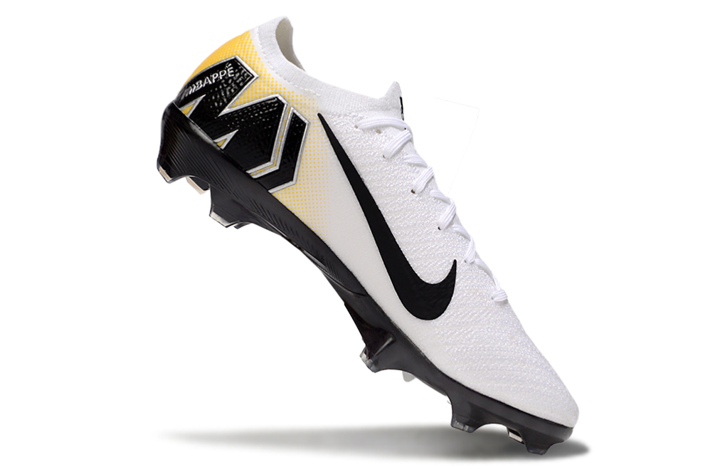 (Arrival 39-45) PREDATOR ACCURACY+ FG BOOTS SIZE:39-457