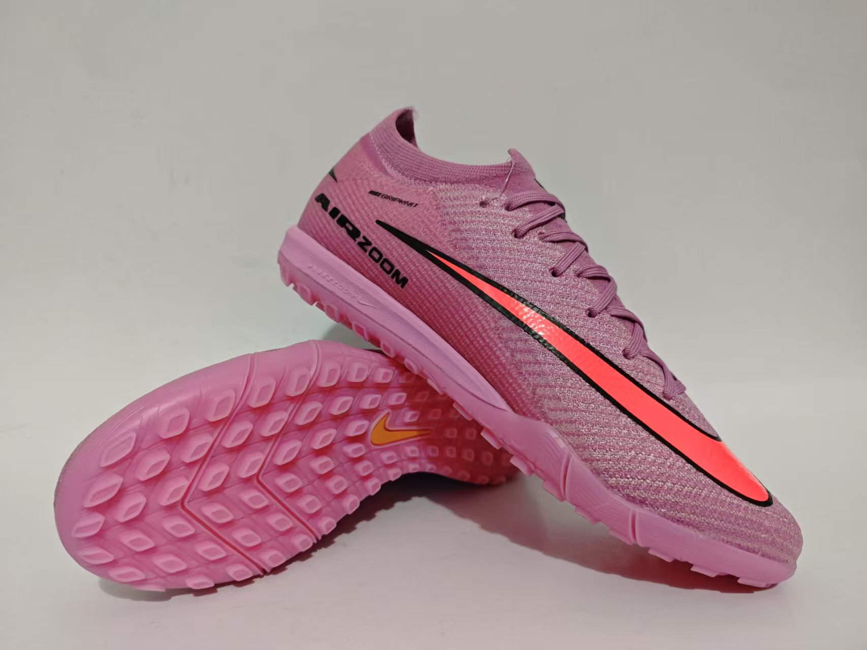 (Arrival 39-46) Nike Assassin 16th generation built-in fully air cushioned waterproof knitted straw nail MD soccer shoes Nike Air Zoom Mercurial Vapor XVI Elite TF39-461