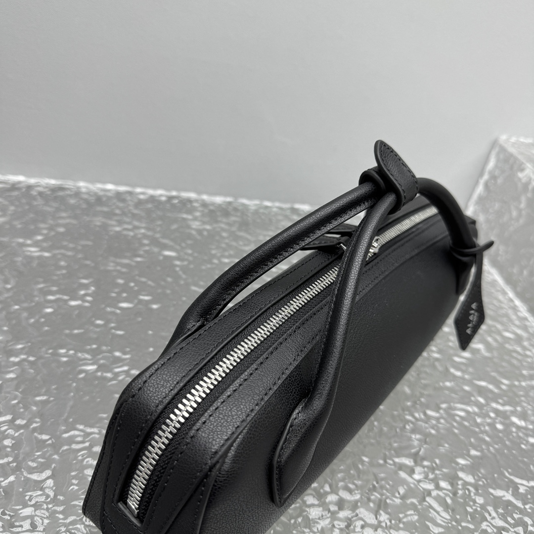 Alaïa Clutches and evening bags for Women  Alaia002414