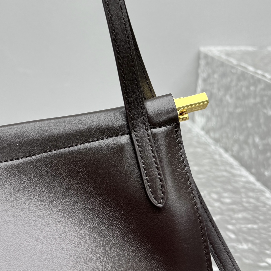 Alaïa Le Click Large leather shoulder bag - Shoulder Bags