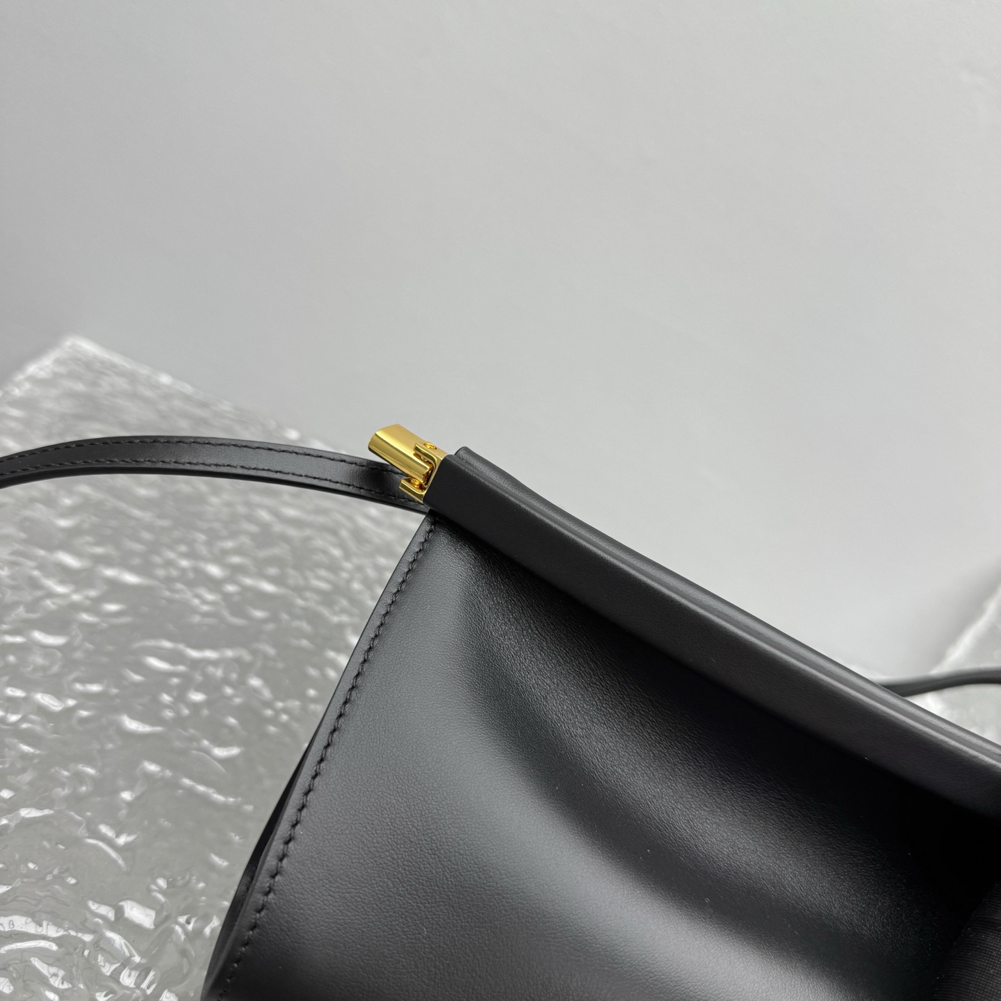 Alaïa Le Click Large leather shoulder bag - Shoulder Bags -