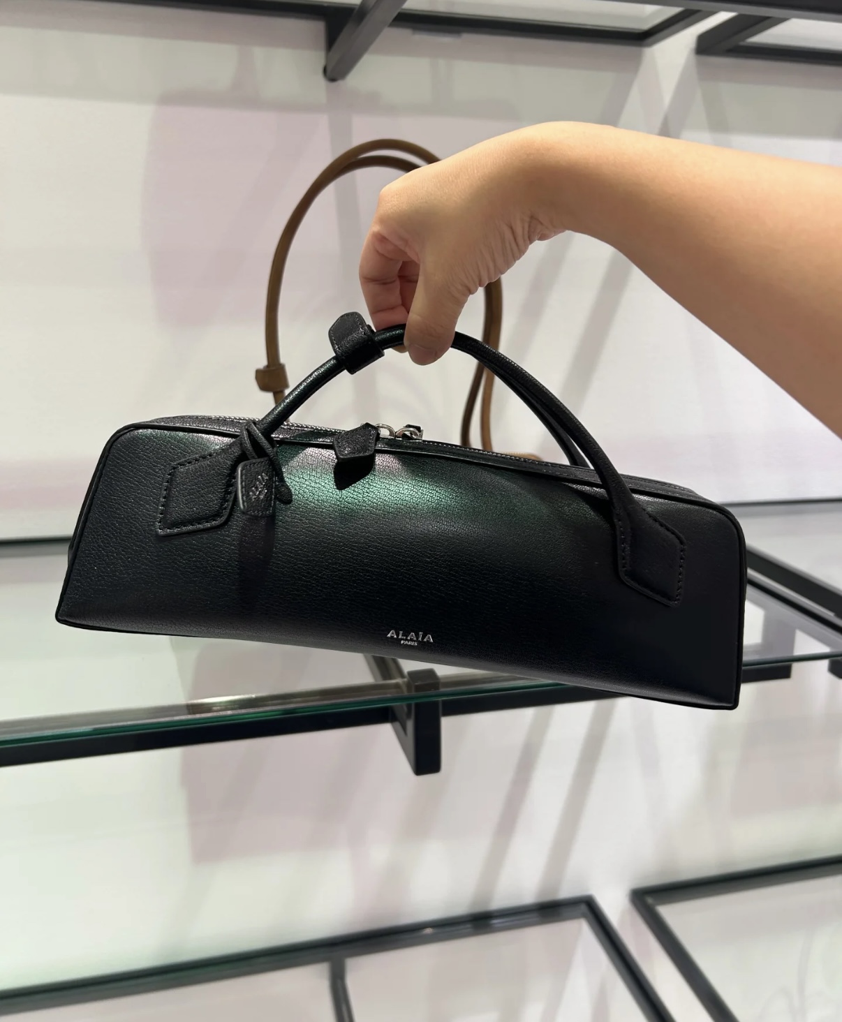 Alaïa Le Teckel Grained Leather Clutch in Black