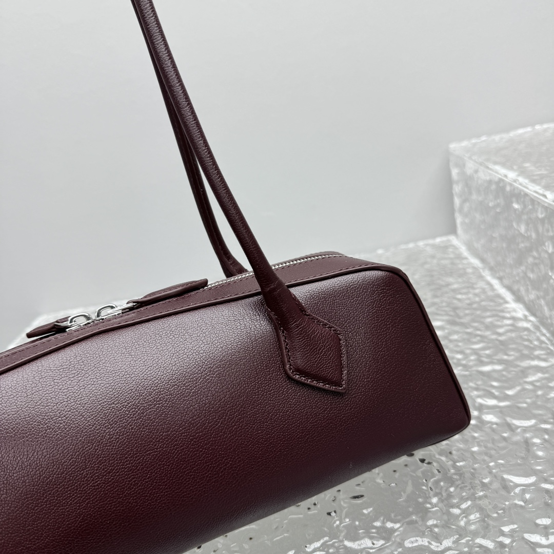 Alaïa Le Teckel Shoulder Bag | Brown