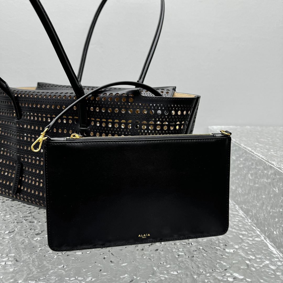 ALAÏA New Mina 32 laser-cut leather shoulder bag