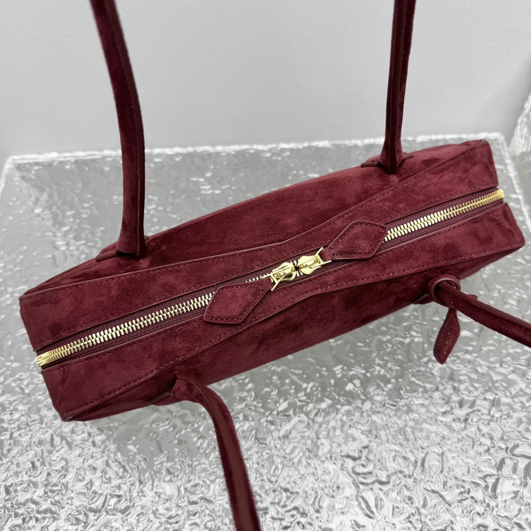 Alaïa Small Le Teckel Shoulder Bag | Red |