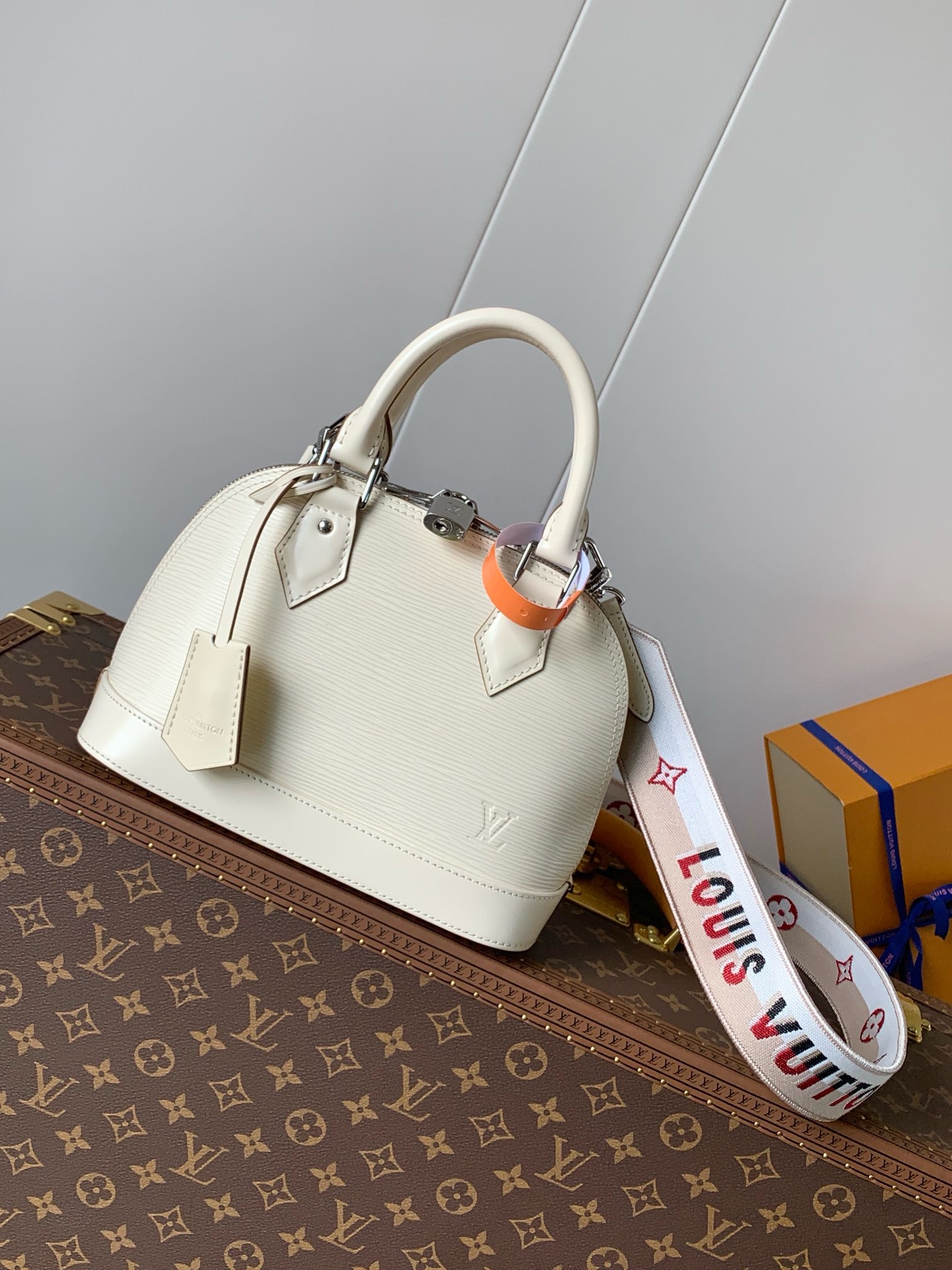 Alma LV Icons Women's Handbags | LOUIS VUITTON