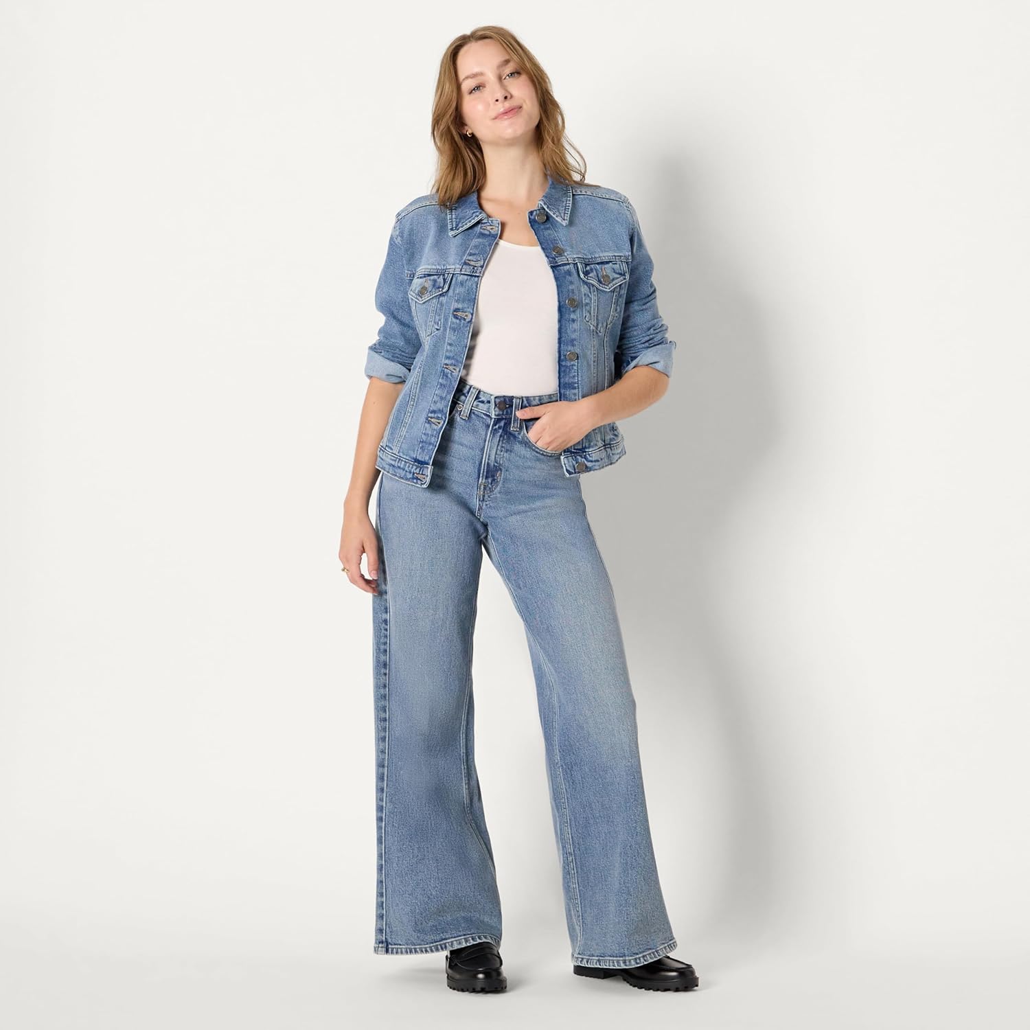 Amazon Essentials Women’s Regular-Fit Low Stretch Denim Button-Front Trucker Jacket