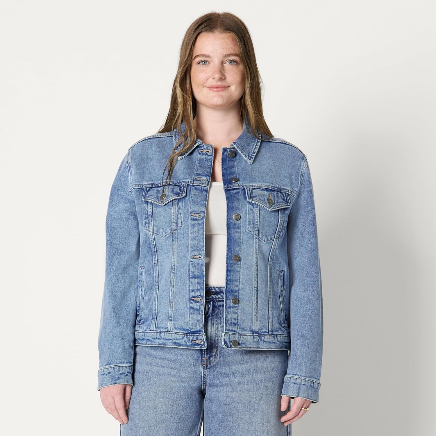 Amazon Essentials Women’s Regular-Fit Low Stretch Denim Button-Front Trucker Jacket