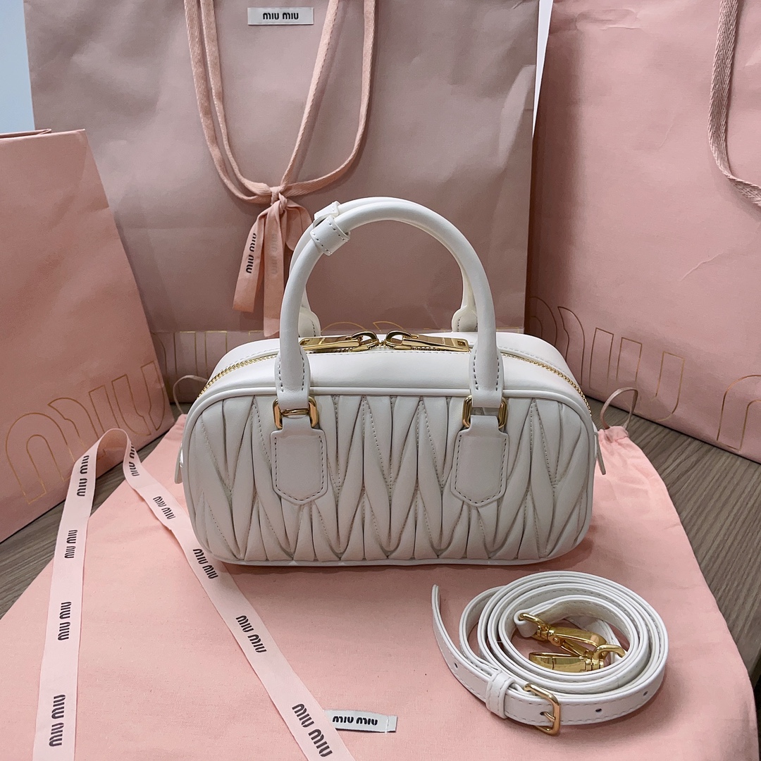 Arcadie leather handbag Miu Miu White in Leather - 45697871