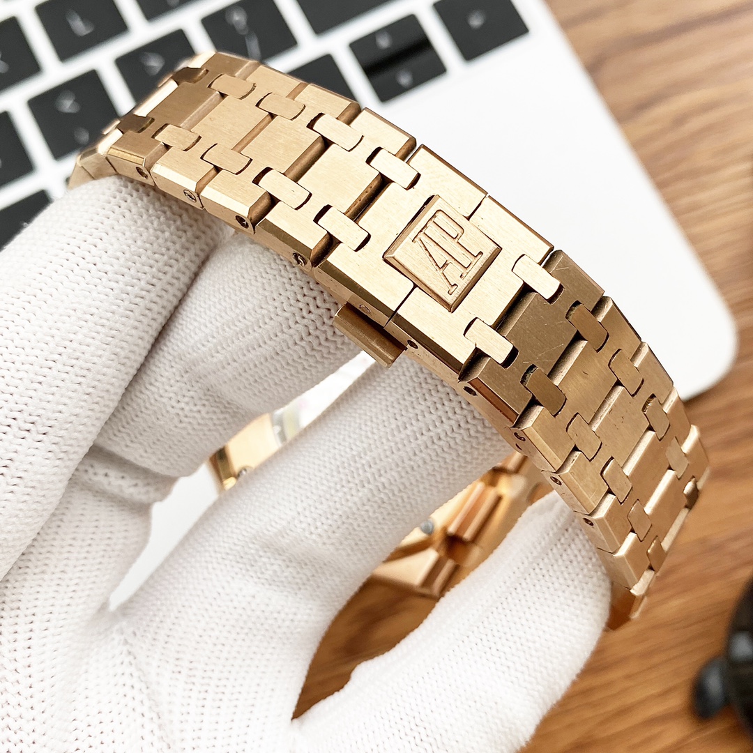 Alternative view of AP Royal Oak Rose Gold - White Tapestry Dial