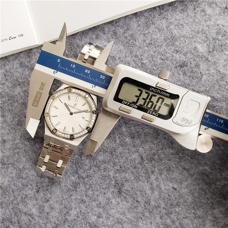 Alternative view of Royal Oak Diamond Bezel Steel - Audemars Piguet