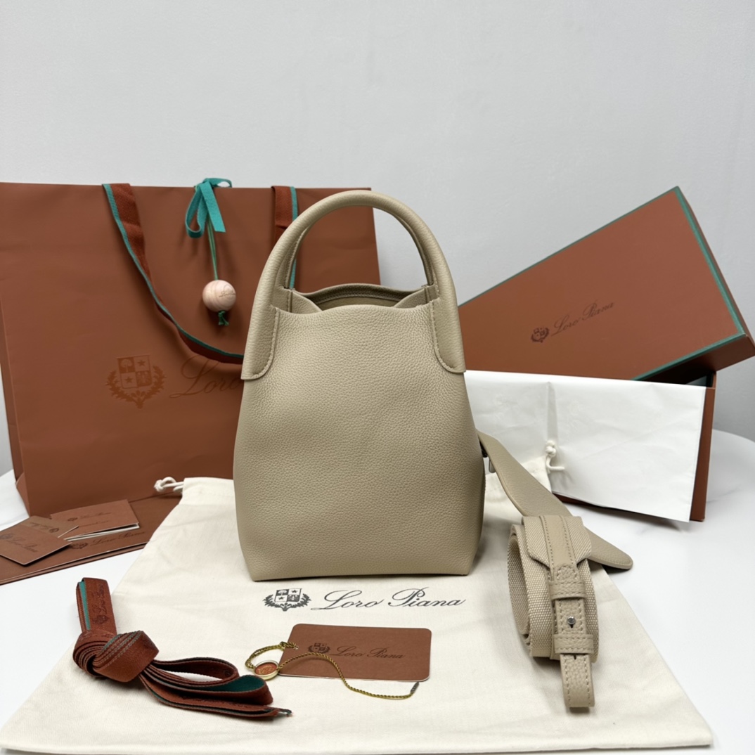 Bale Micro leather crossbody bag in beige - Loro Piana |