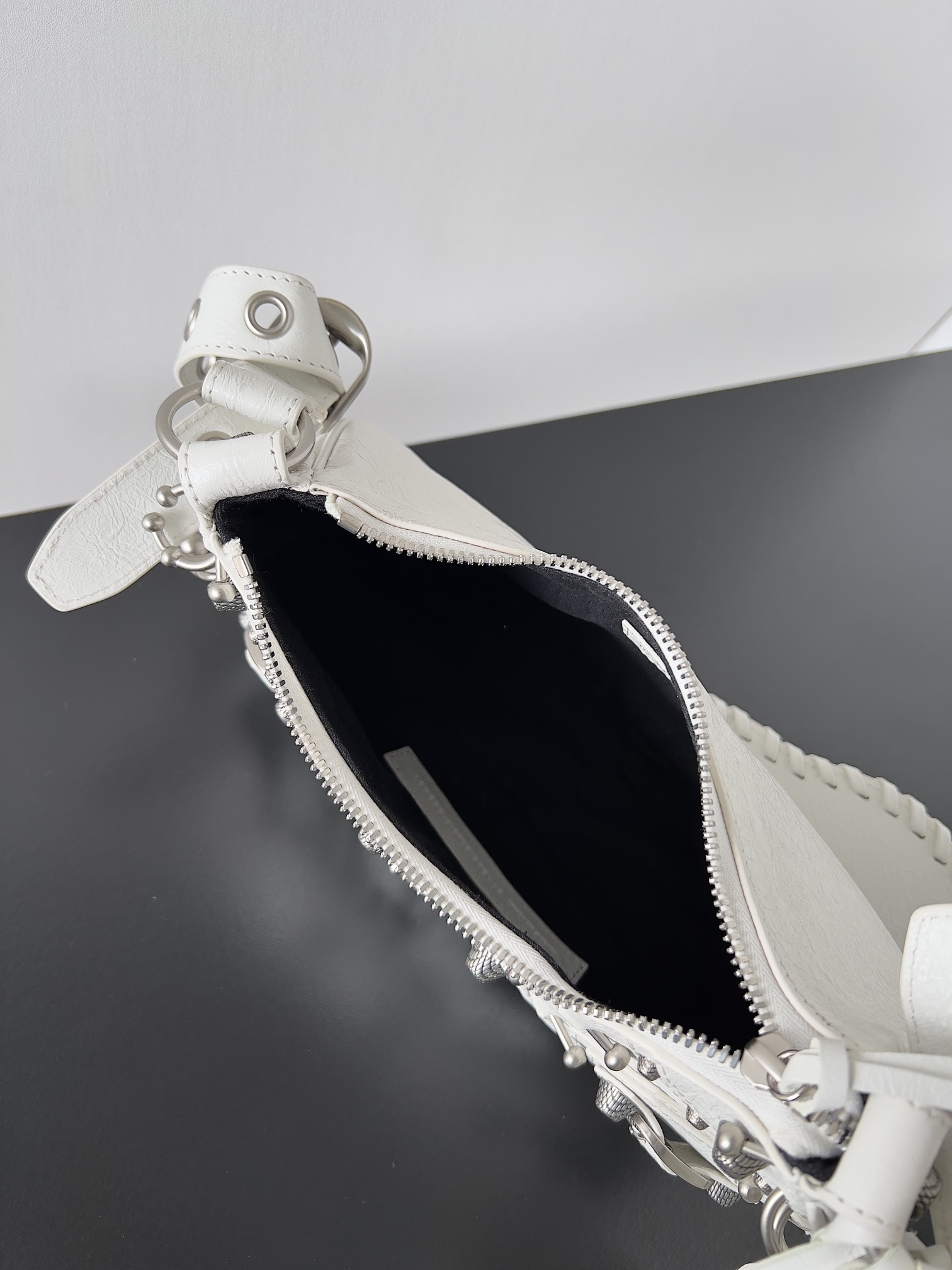 Balenciaga 2022 Le Cagole XS Shoulder Bag – White Shoulder Bags, Handbags – BAL220102