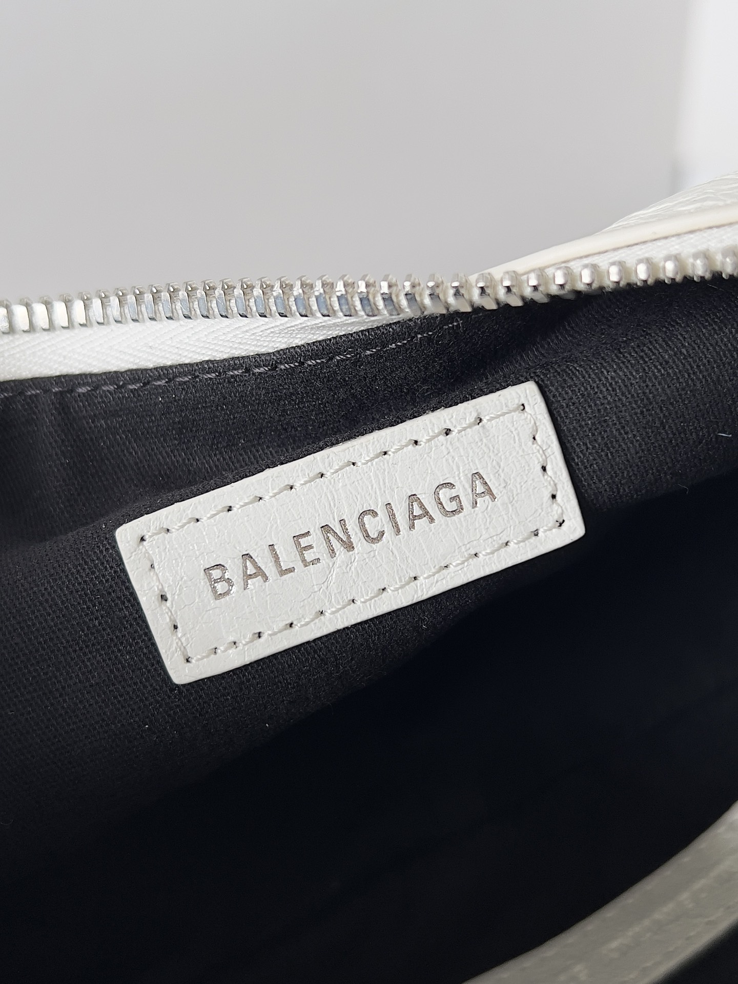 Balenciaga 2022 Le Cagole XS Shoulder Bag – White Shoulder Bags, Handbags – BAL220102