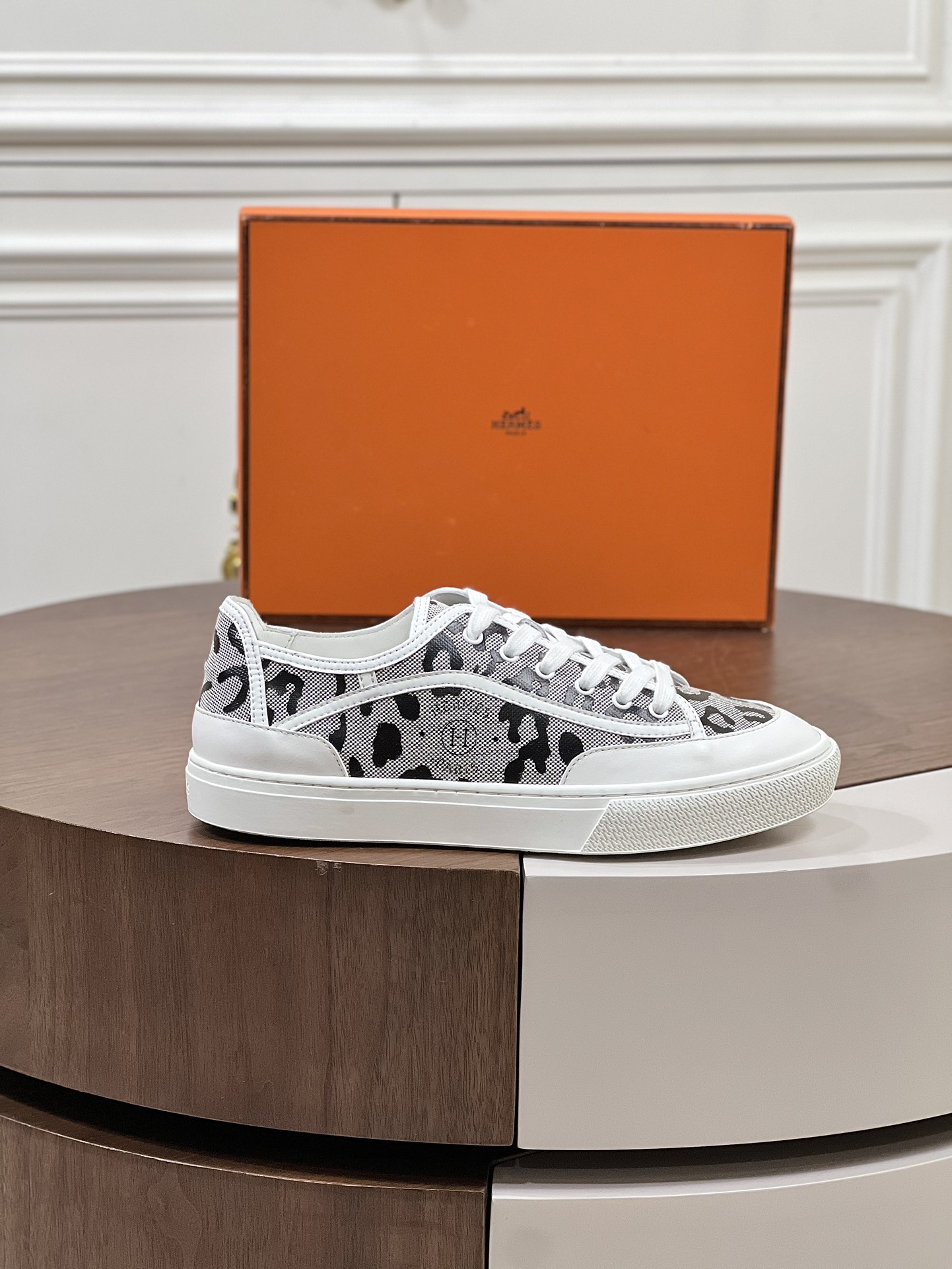 Baskets femme neuves Hermes Prunoir Blanc Get taille  noir léopard l