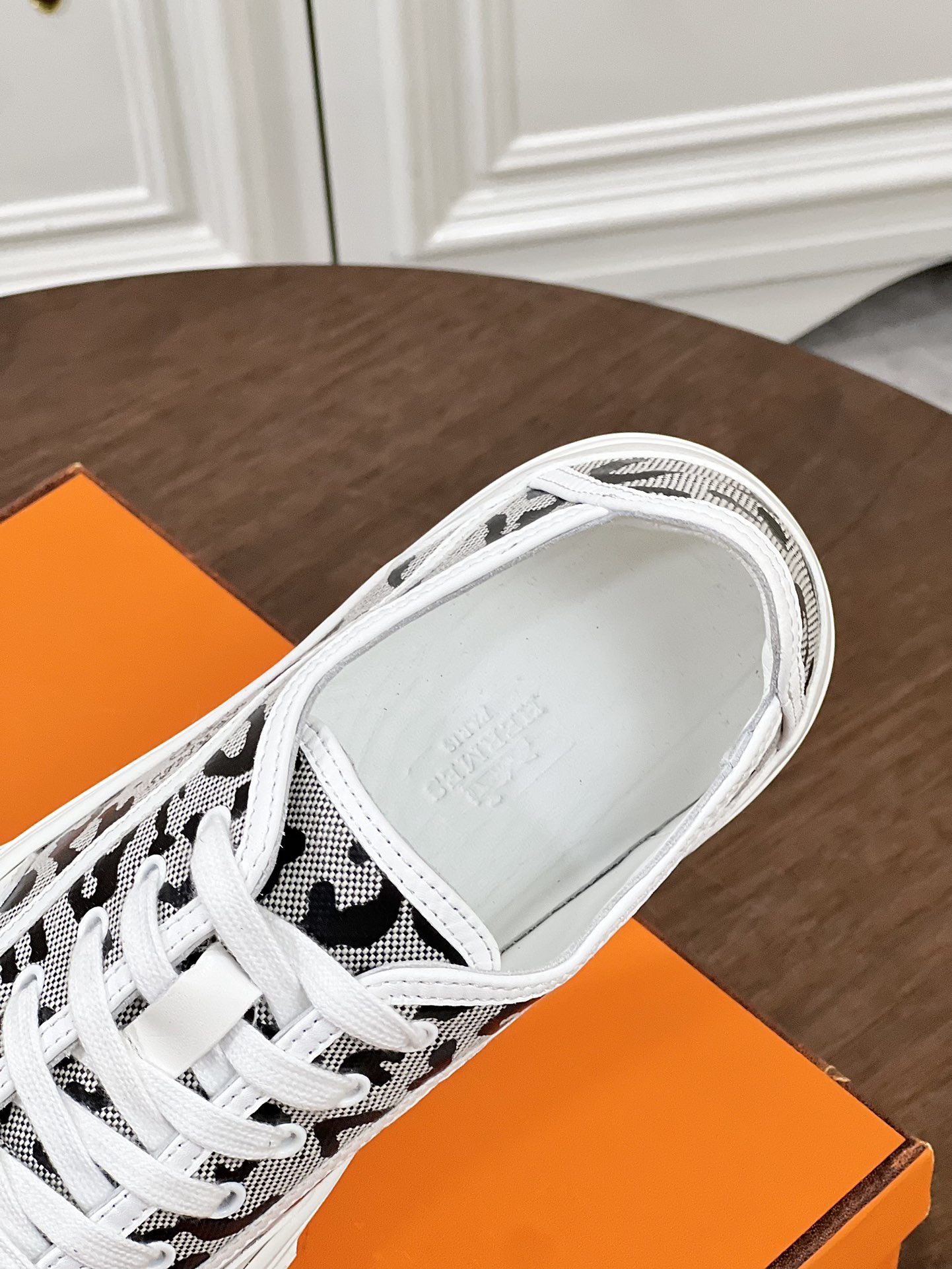 Baskets femme neuves Hermes Prunoir Blanc Get taille  noir léopard l