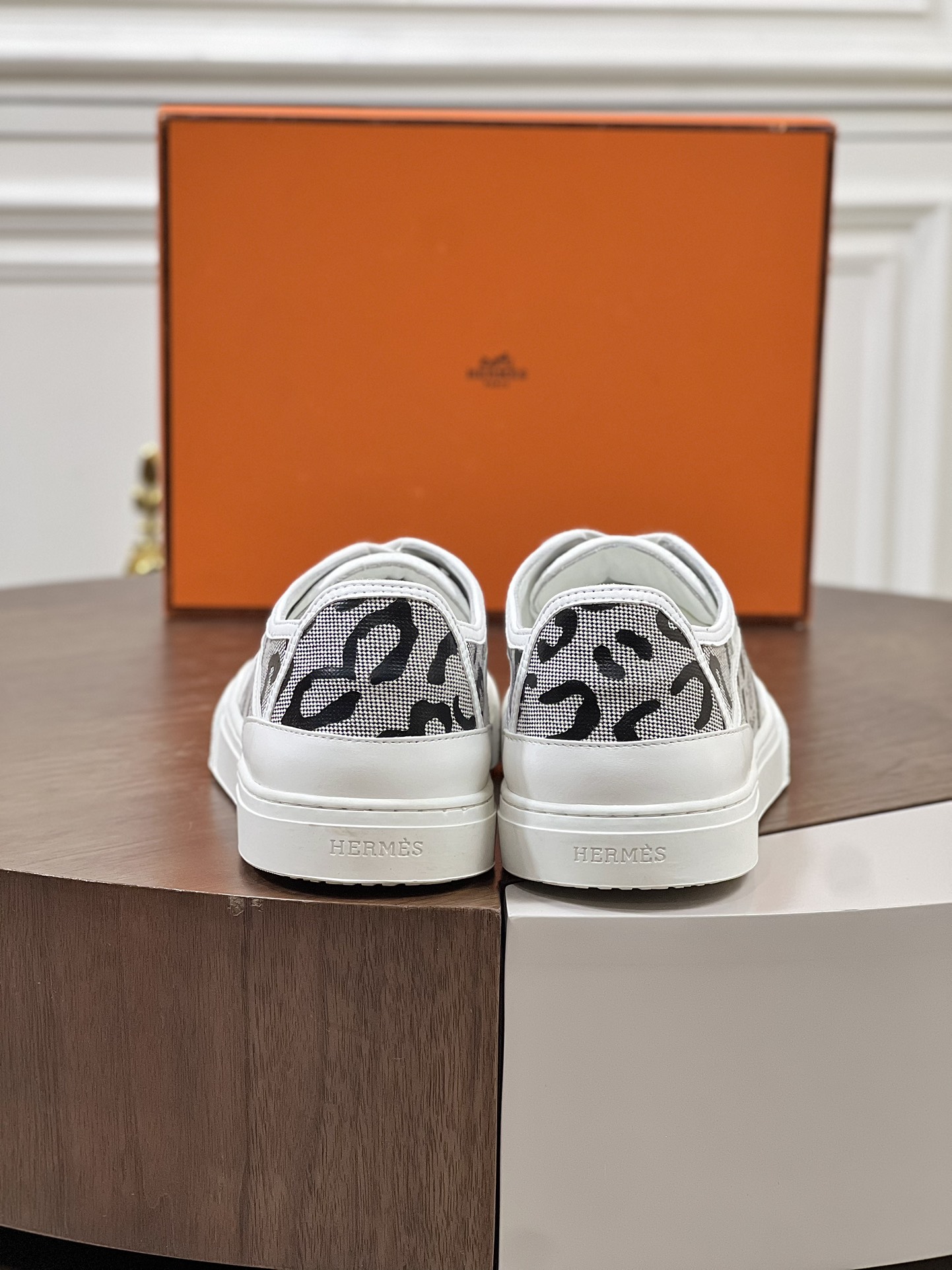 Baskets femme neuves Hermes Prunoir Blanc Get taille  noir léopard l