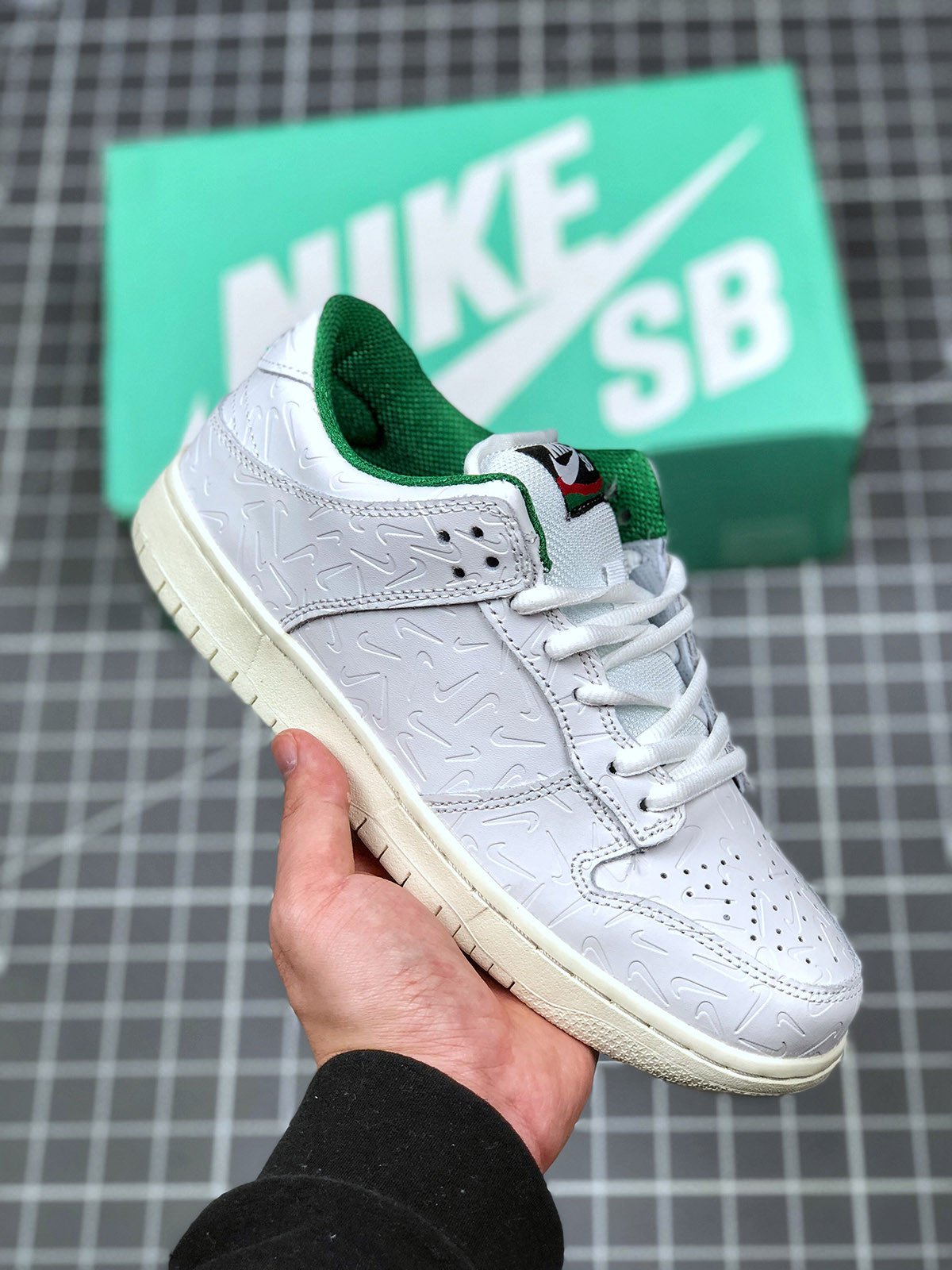 Ben-G x Nike SB Dunk Low White Lucid Green CU3846-100