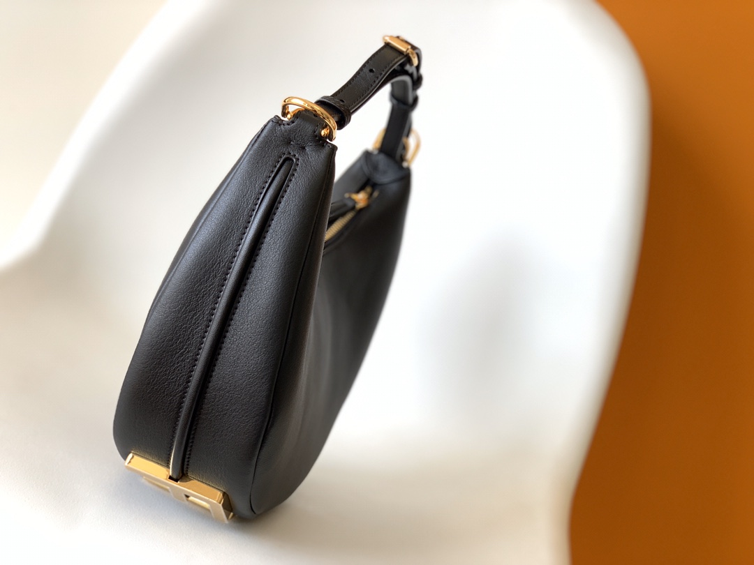 Black Fendi Medium Leather Fendigraphy Hobo