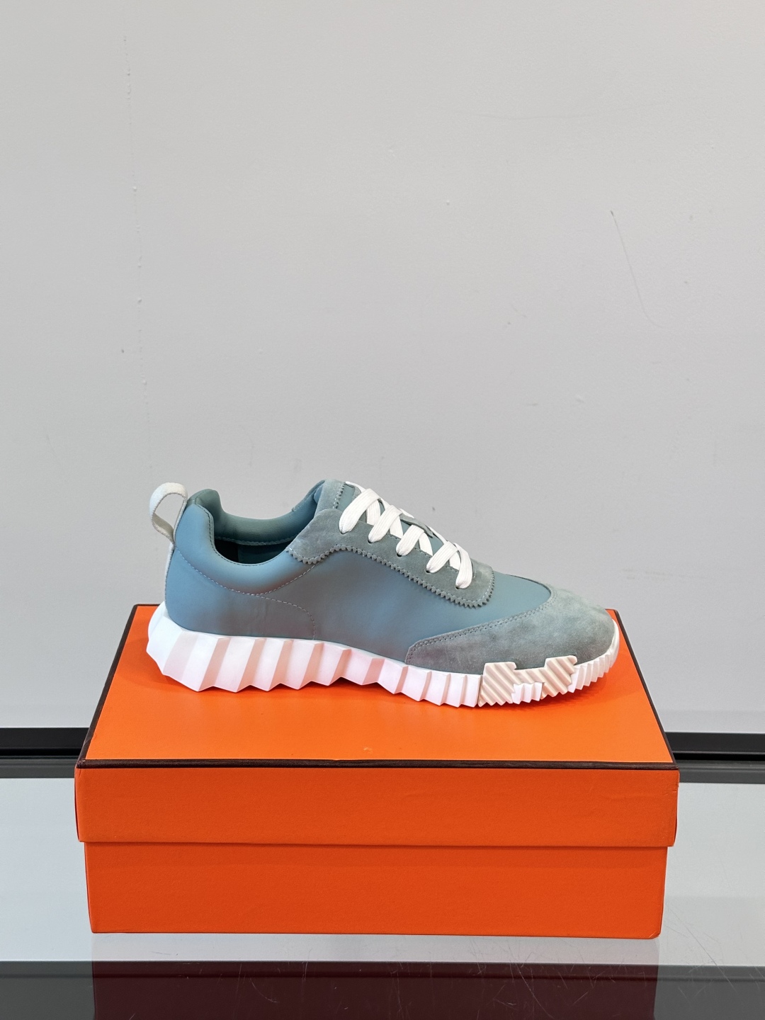 BNIB Hermes Bouncing Sneaker Men  New Color Gris Nuage