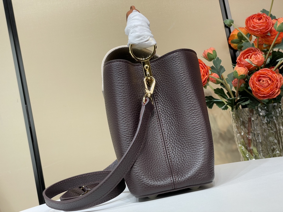 Bolsa Louis Vuitton Capucines MM Marrom Bege Camelo