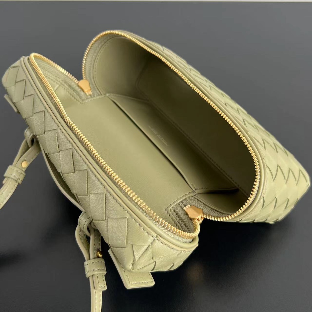 Bottega Veneta® Women’s Bang Bang in green Matcha