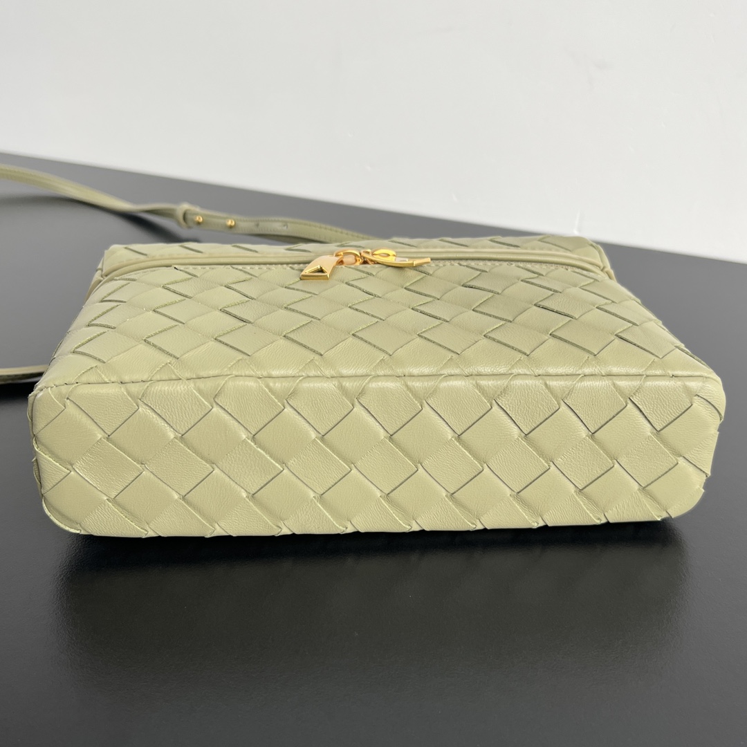 Bottega Veneta® Women’s Bang Bang in green Matcha