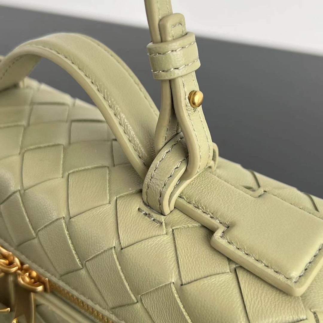 Bottega Veneta® Women’s Bang Bang in green Matcha