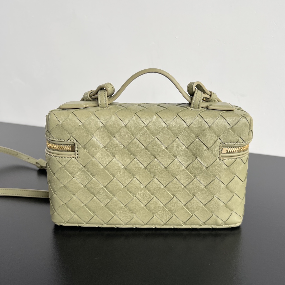 Bottega Veneta® Women’s Bang Bang in green Matcha