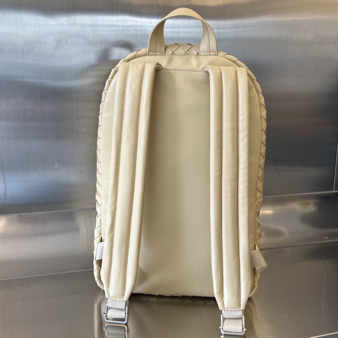 Bottega Veneta Avenue Intrecciato leather backpack |