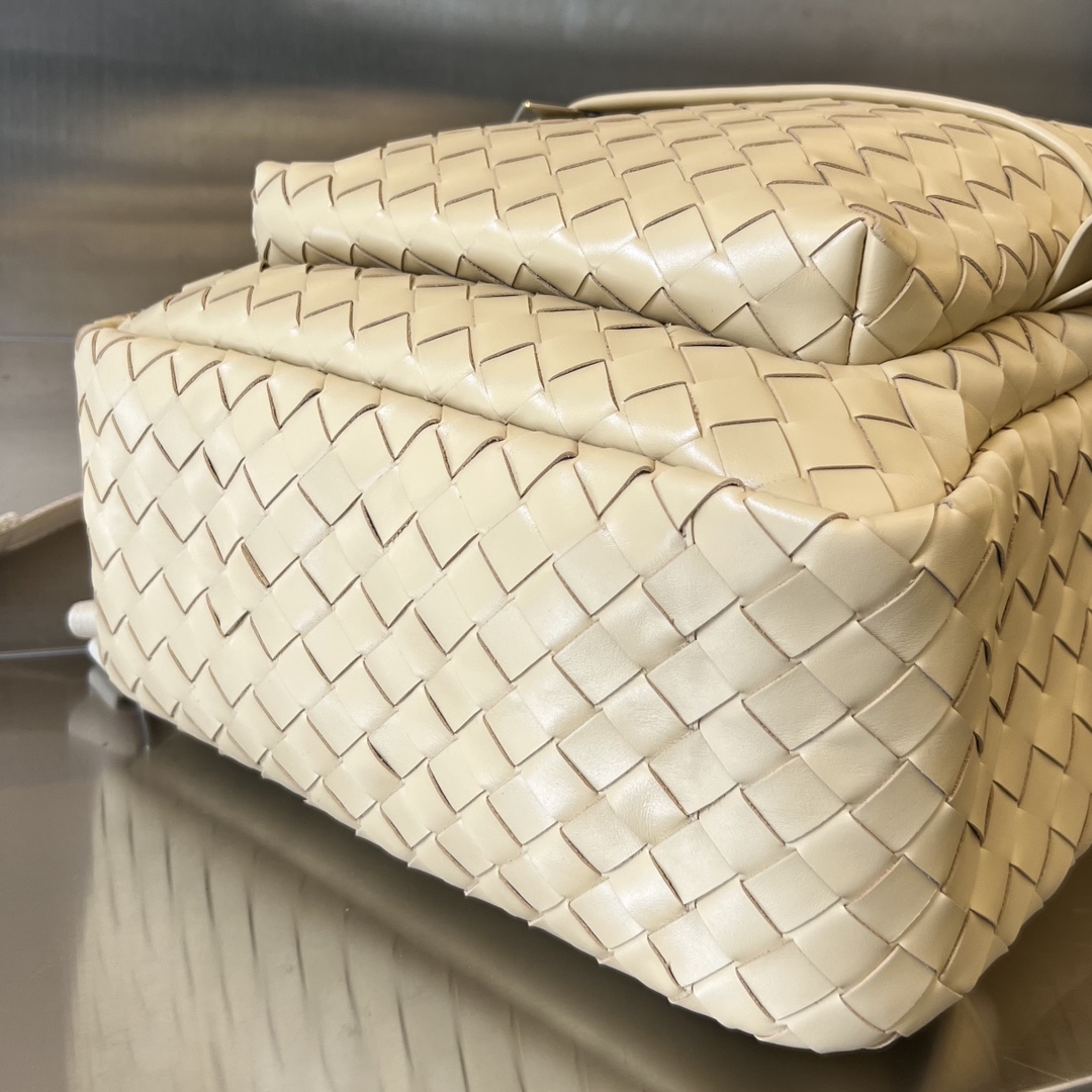 Bottega Veneta Avenue Intrecciato leather backpack |