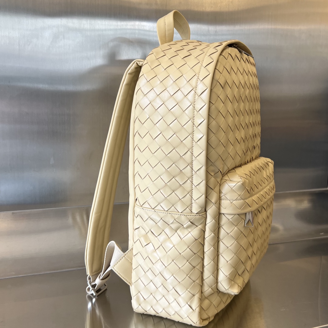 Bottega Veneta Avenue Intrecciato leather backpack |