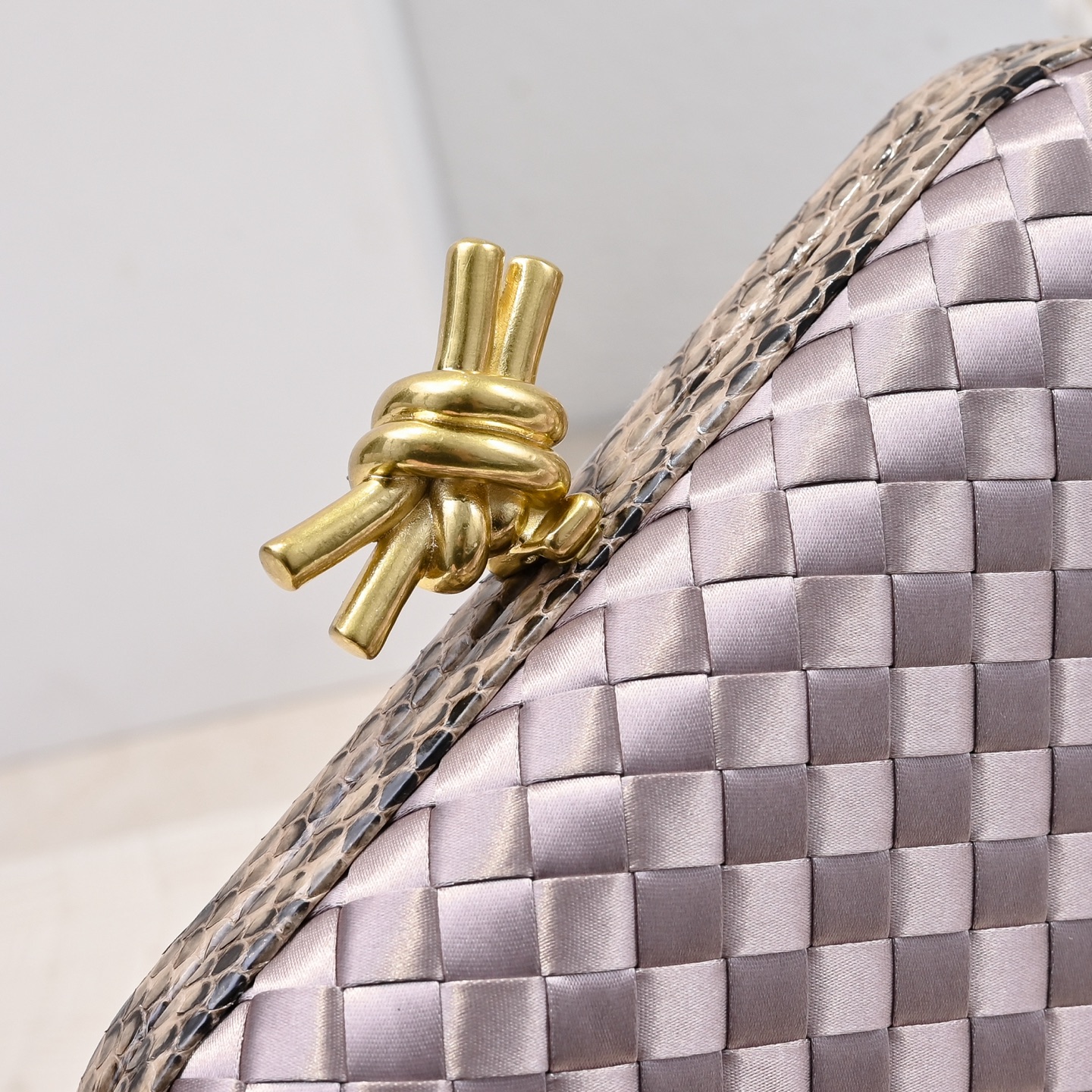 Bottega Veneta Chain Pochette Knot Multiple colors Silk