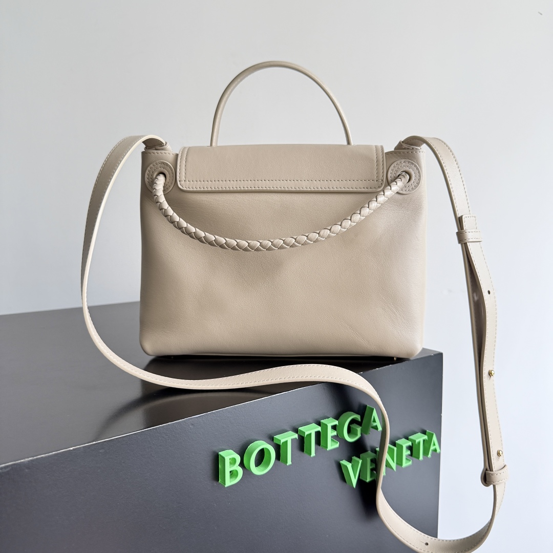 BOTTEGA VENETA Ciao Ciao medium intrecciato leather to