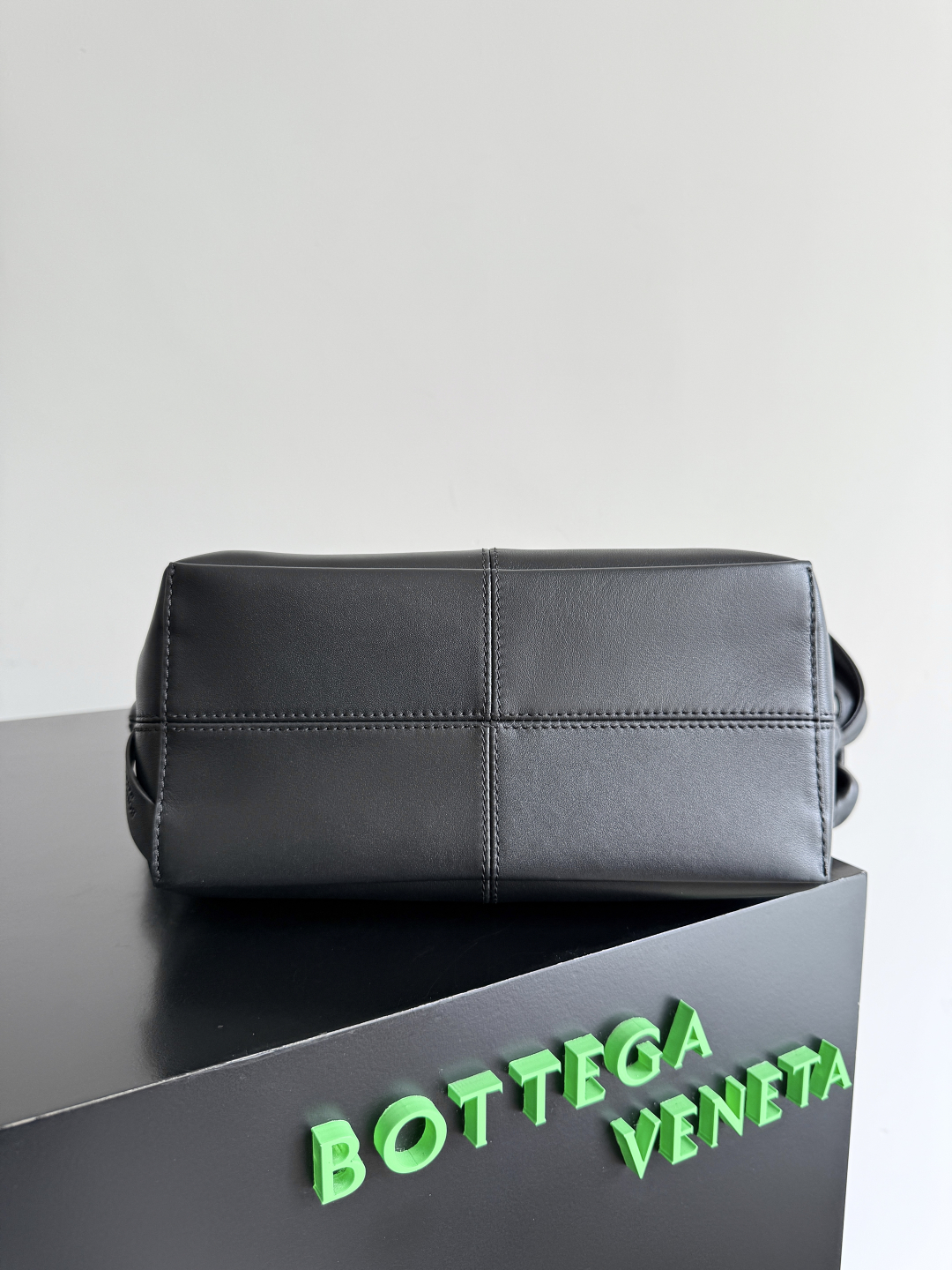 Bottega Veneta Leather Shoulder Bag - Black