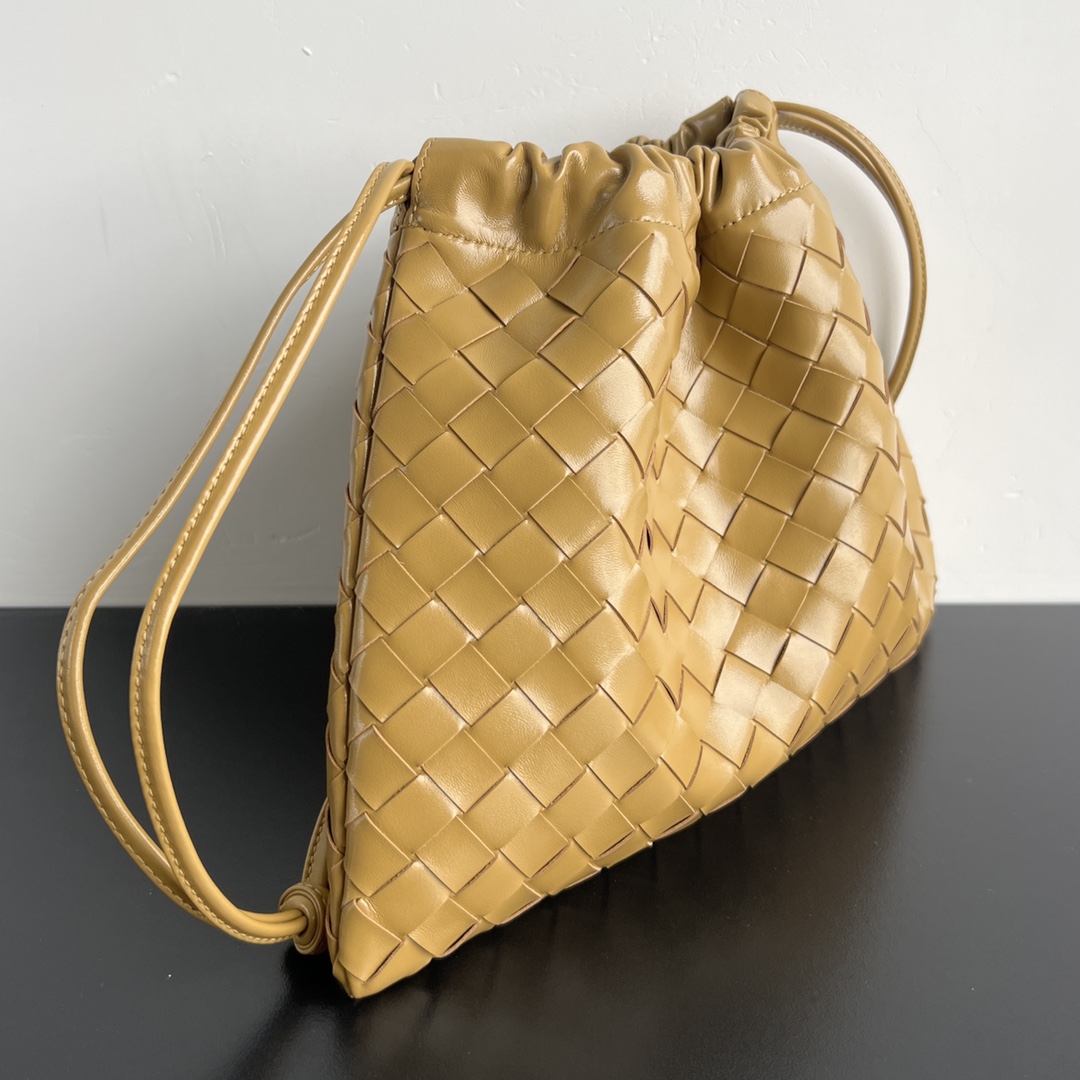 Bottega Veneta Medium Drawstring Intrecciato Leather Clutch neutral | REVERSIBLE  Bottega Veneta