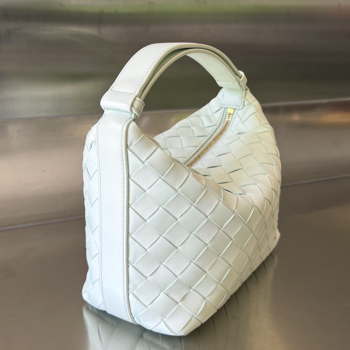 BOTTEGA VENETA Mini Wallace Shoulder Bag| leather|white