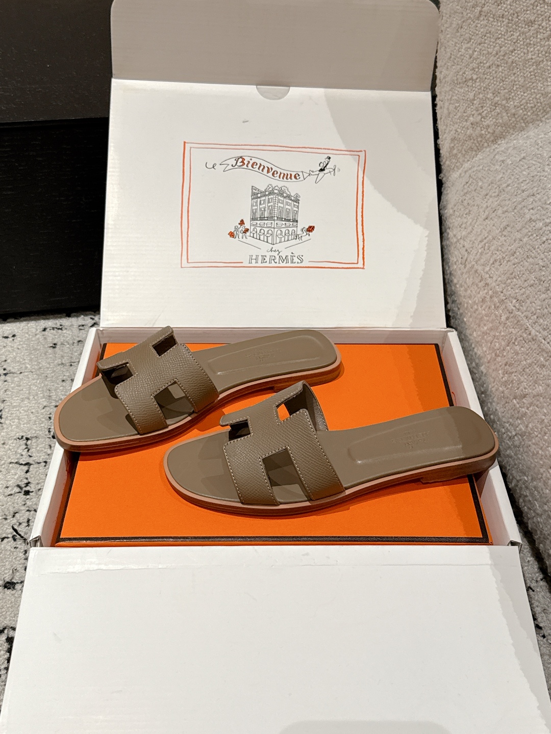Brand New Hermes Etoupe Epsom Calfskin Oran Sandals With Receipt