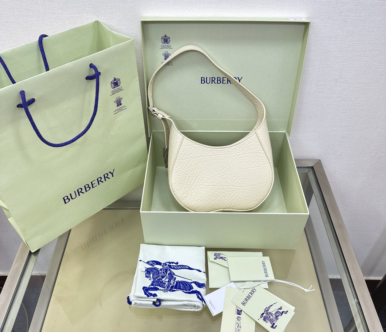 Burberry 8083510 Burberry Small Chess Shouler Bag Pearl