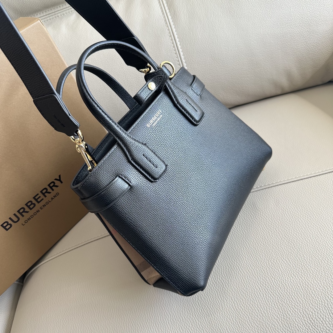 Burberry Black Leather Small Banner Tote Burberry |