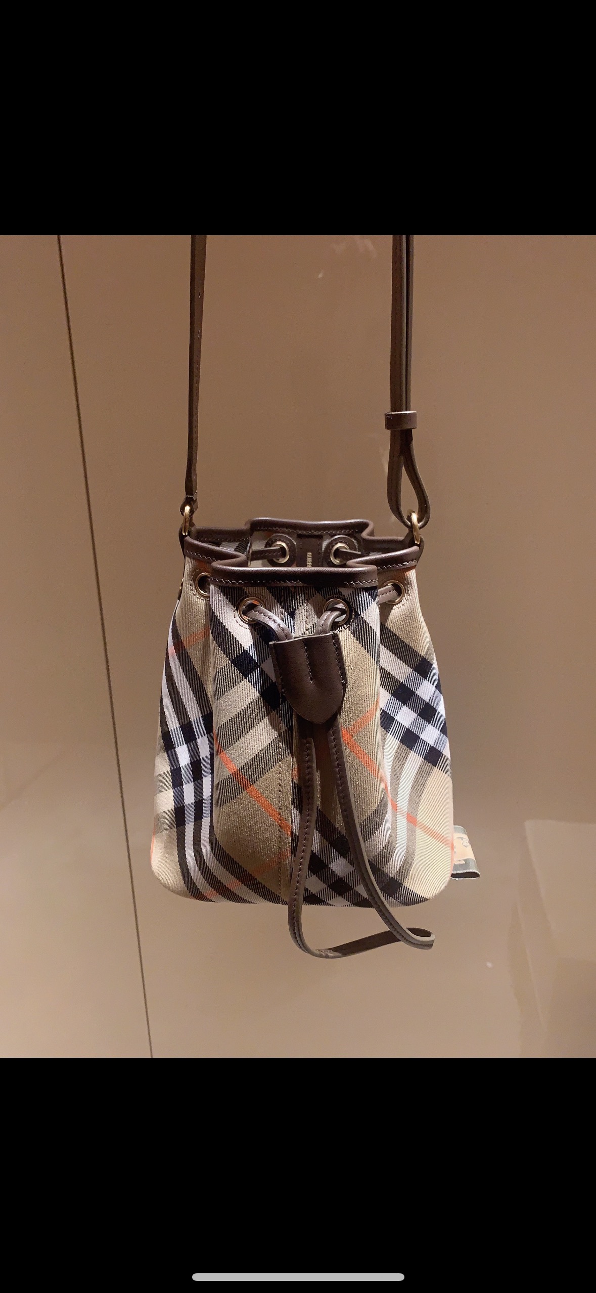 Burberry Check jacquard bucket bag in beige - Burberry Burberry 01159