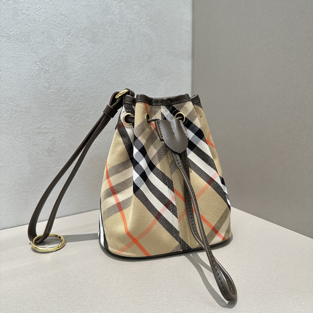 Burberry Checked Women's Drawstring Bucket Bag BURBERRY  037511