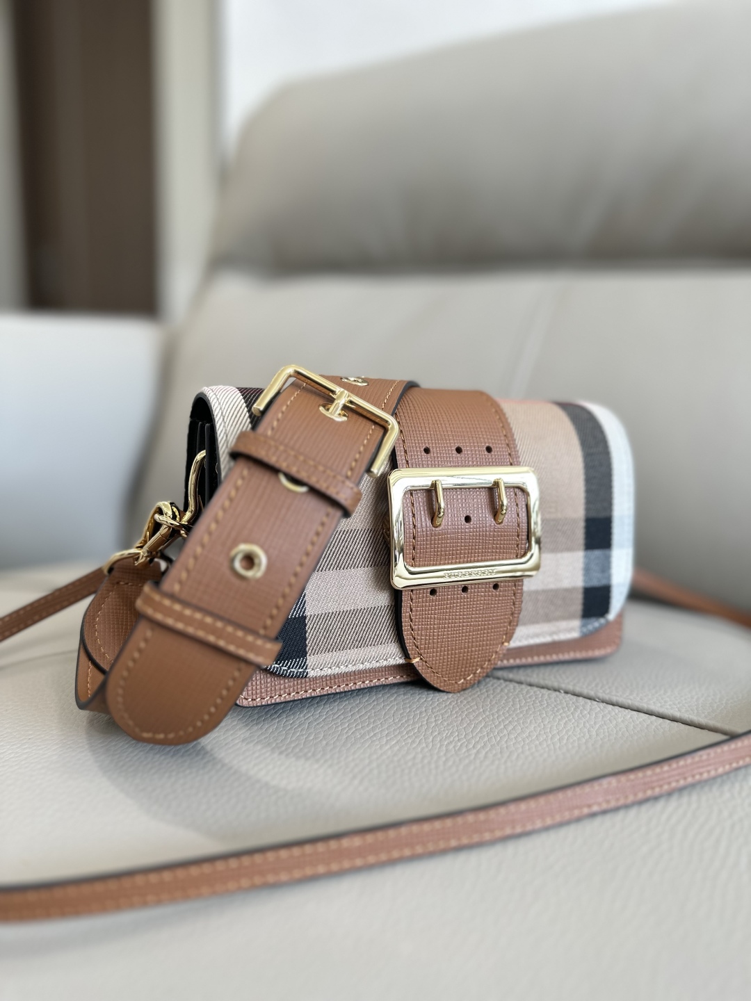 BURBERRY House Check Bridle Calfskin Small Madison Buckle Bag Tan 1253979 |