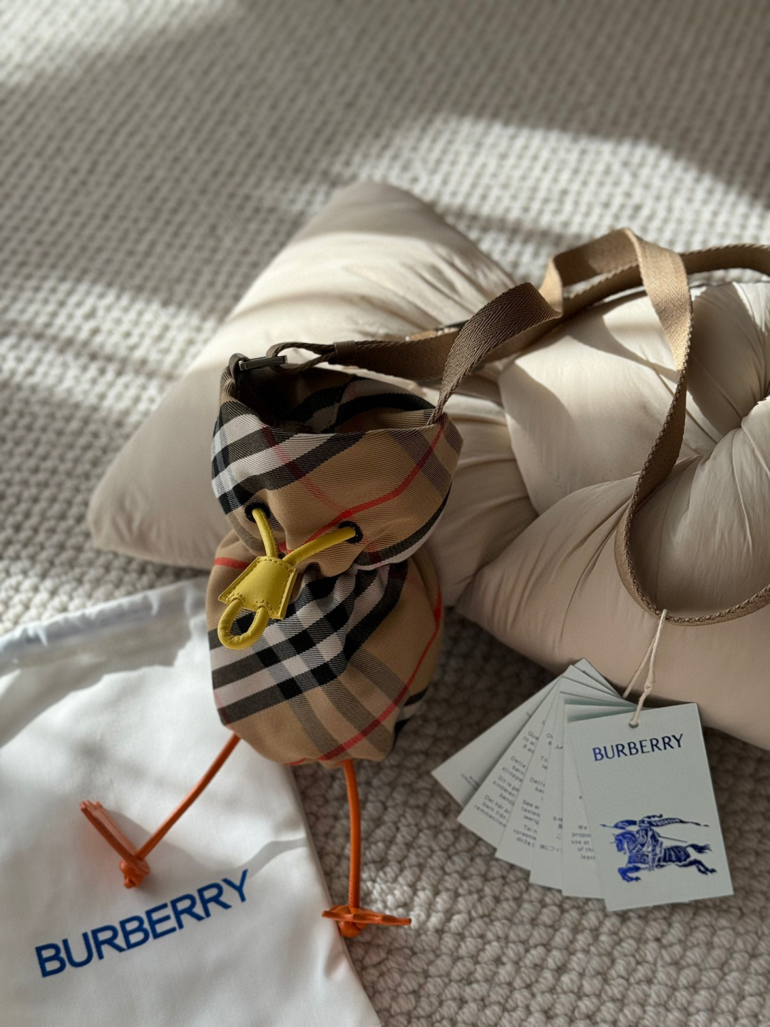 Burberry Kids Waterbird Checkered Bottle Holde Burberry  01369