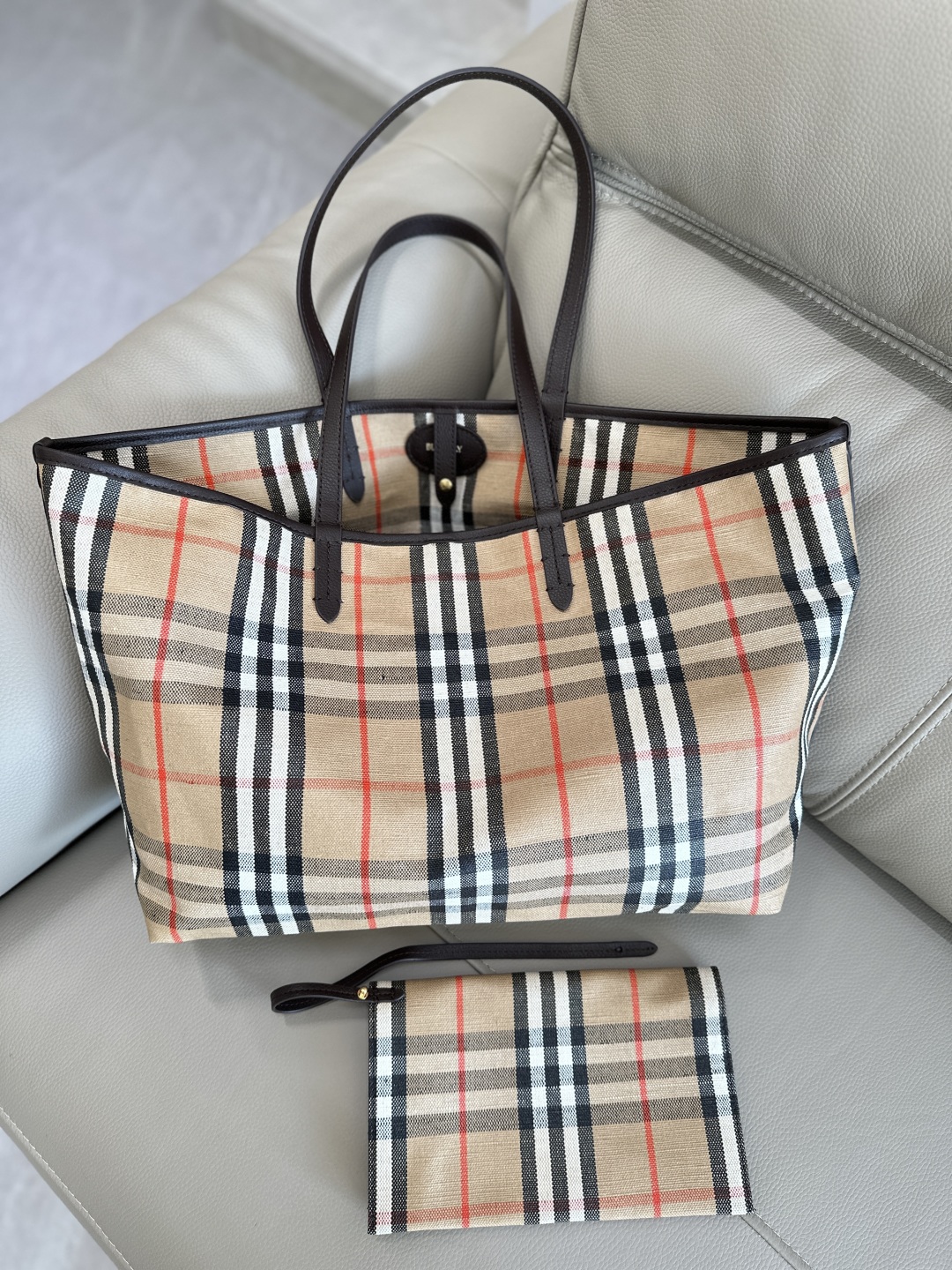 Burberry Large Highlands Tote  BURBERRY  029210