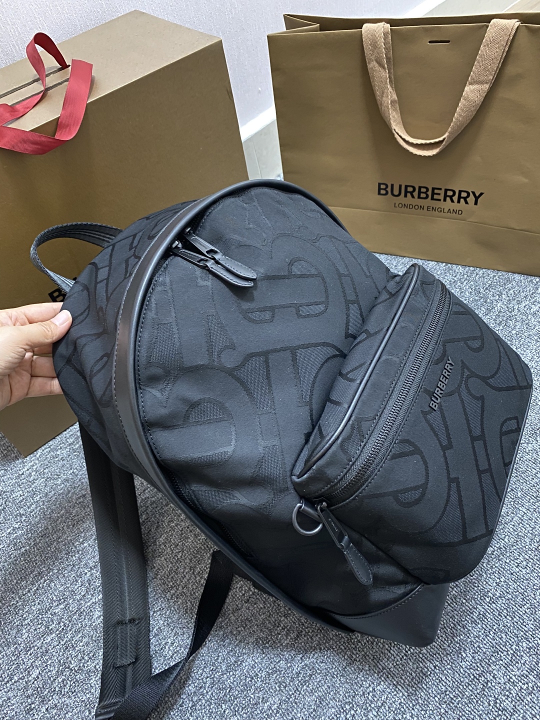 Burberry Large Nylon Signature Logo Super Lightweight Black BURBERRY  01069