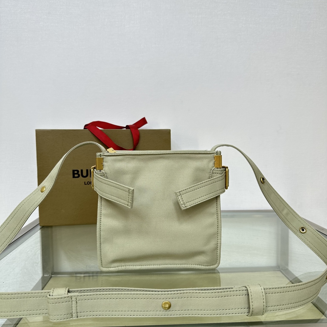 Burberry Logo Detailed Zipped Wallet in Black for Men