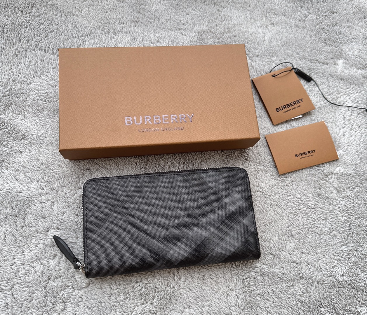 BURBERRY London Check Ziparound Wallet Grey Black-US Burberry 02039