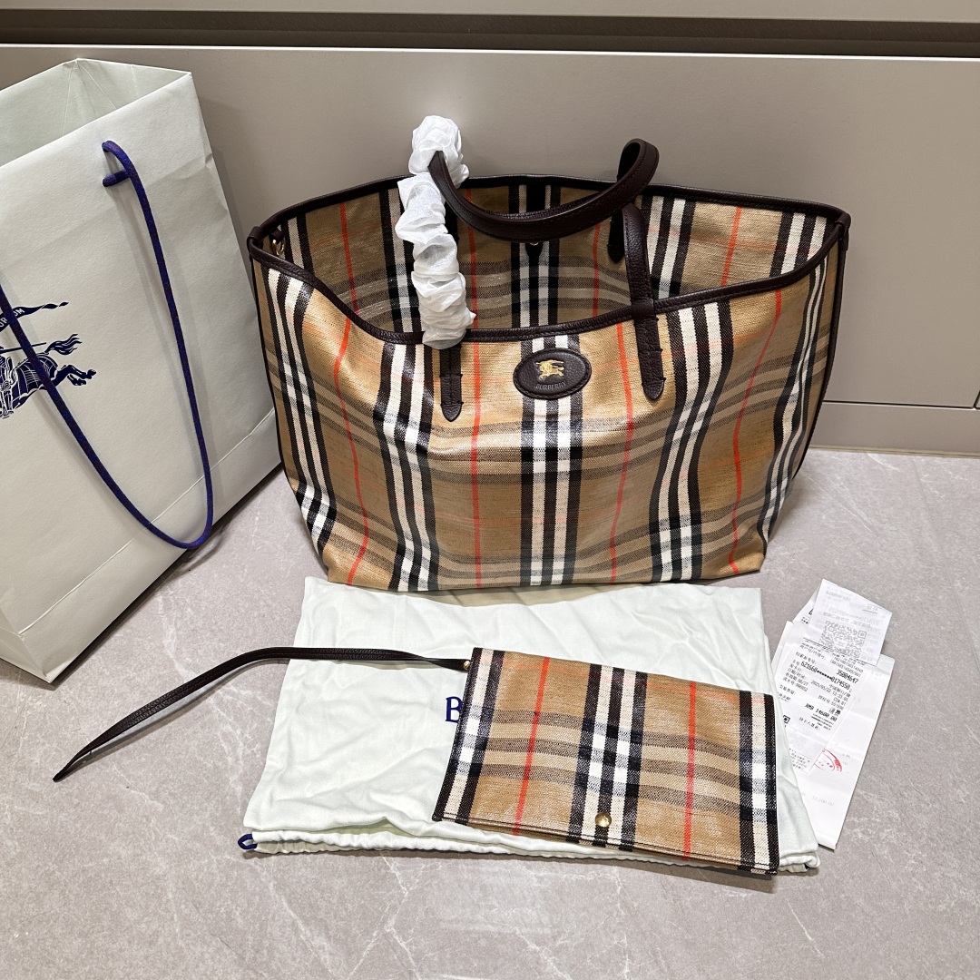 BURBERRY  Medium Highlands Tote in Sand - Women, Cotton, Linen